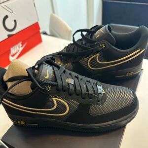 Nike Black and Gold Womens